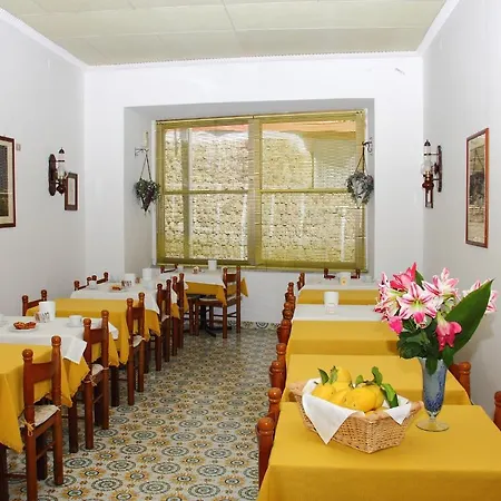 Casa Mazzella ホテル 2*