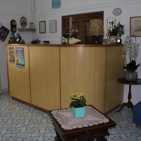 Готель Casa Mazzella 2*